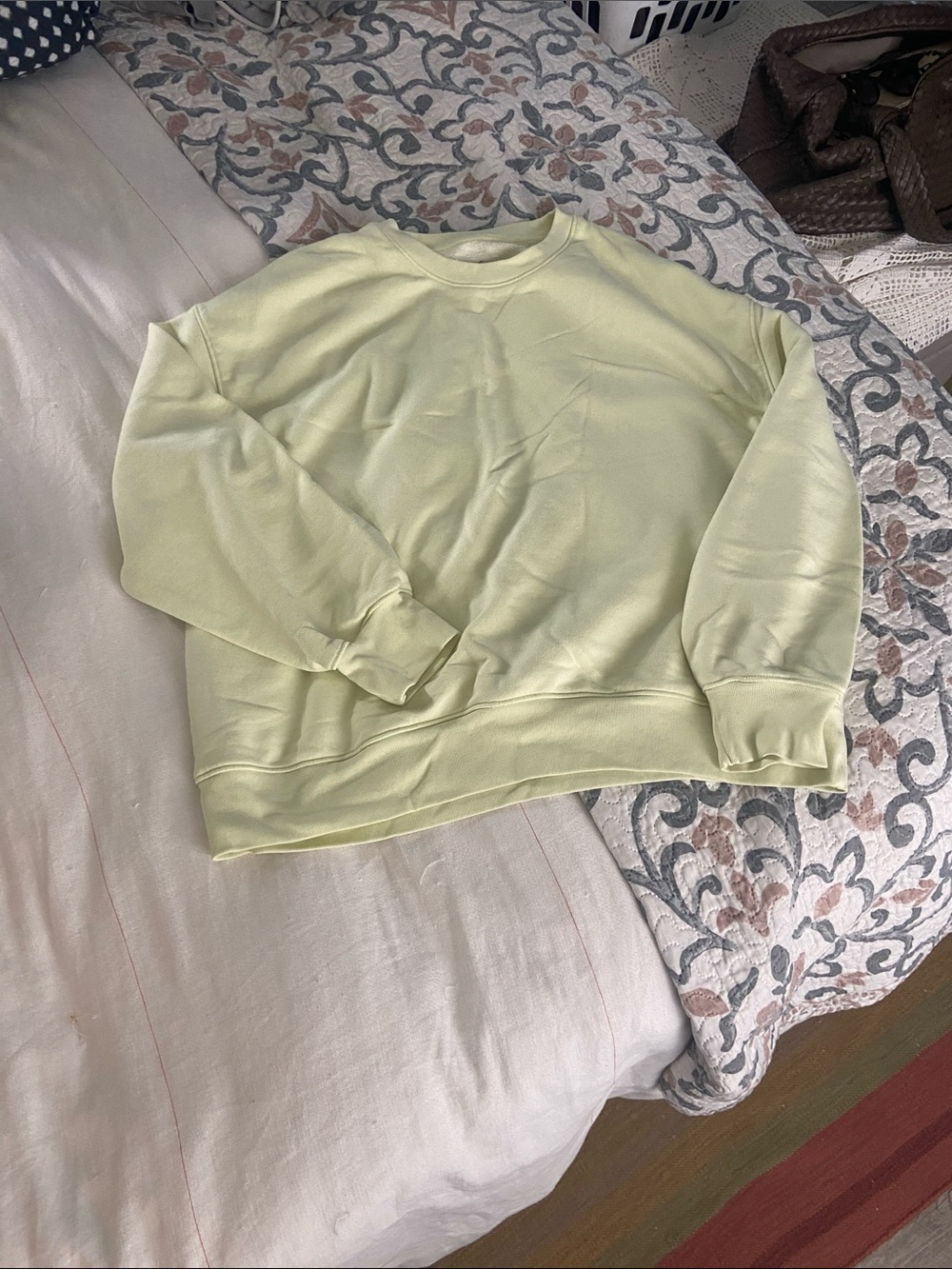 American Eagle Outfitters Pale Yellow Pullover Sweatshirt